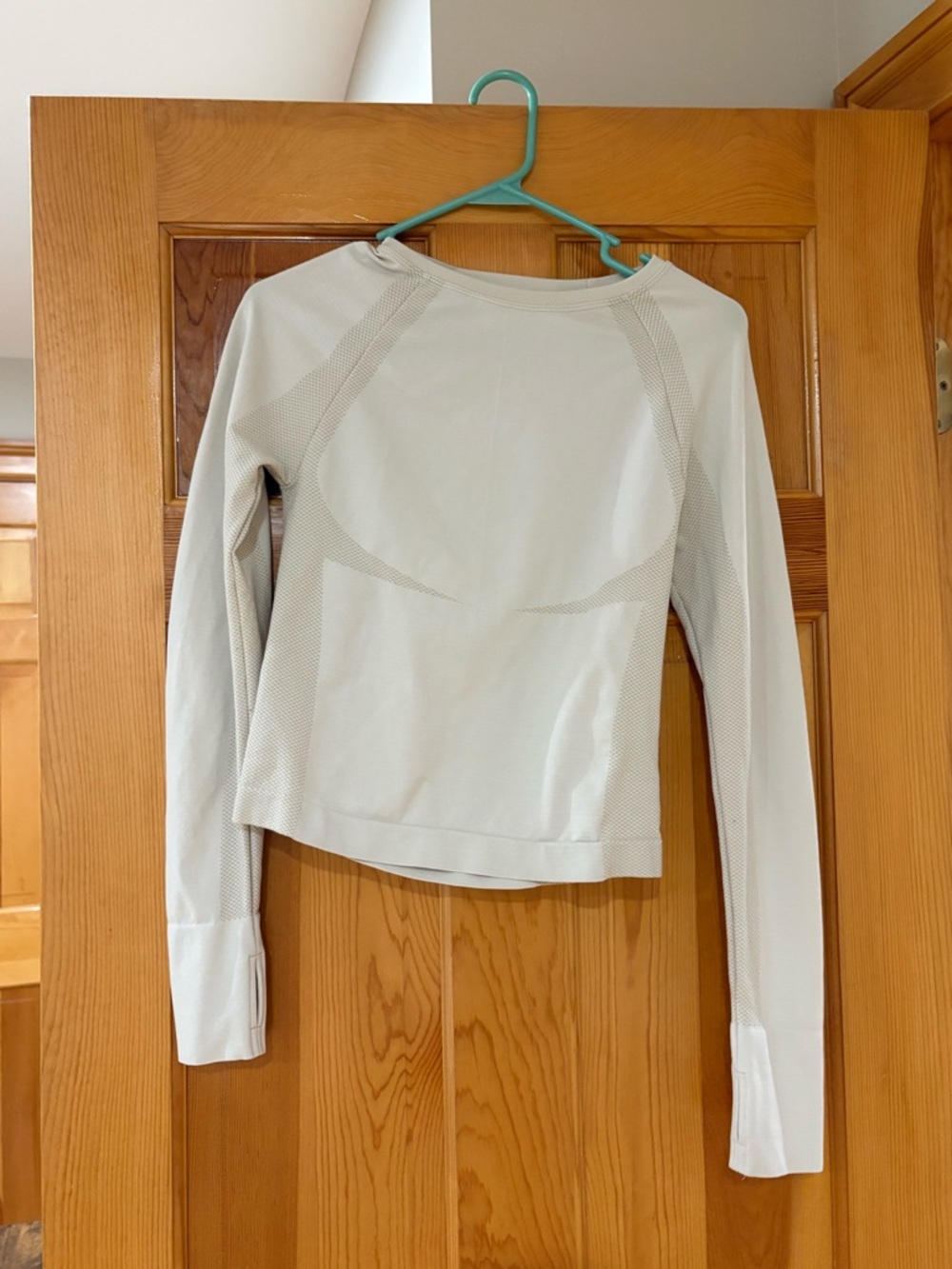 Women's Light Gray Long-Sleeve Seamless Performance Top